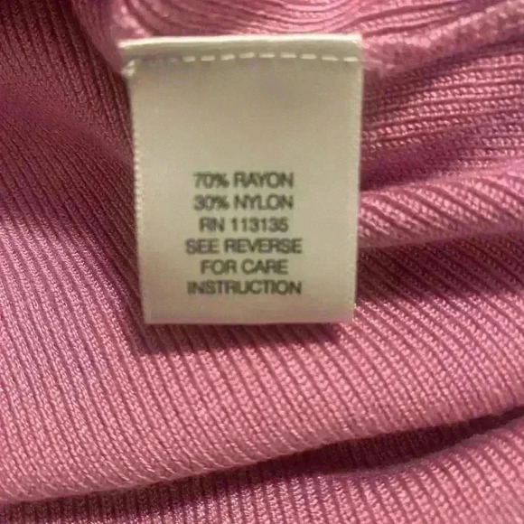 Leo & Nicole sleeveless round neck dressy sweater tank shell in dusty rose SMALL - Picture 5 of 7